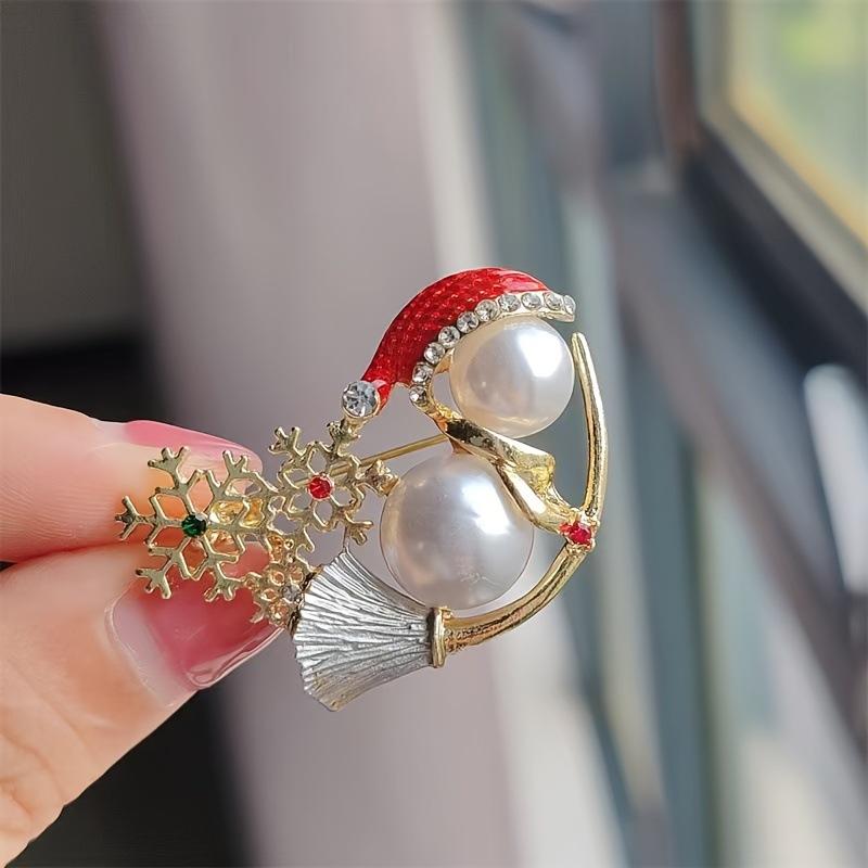 Lovely Imitation Pearls Snowman Hats Brooch Pins for Women Exquisite Zircon Snowflakes Brooch Christmas New Year Gift Jewelry