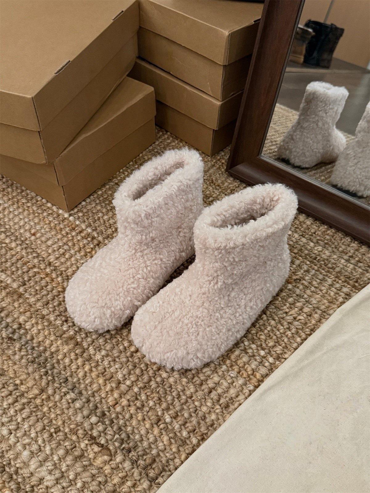 

Inner heightening snow boots short boots season piled thickened warm snow cotton shoes fluffy cotton boots 39 бежевий