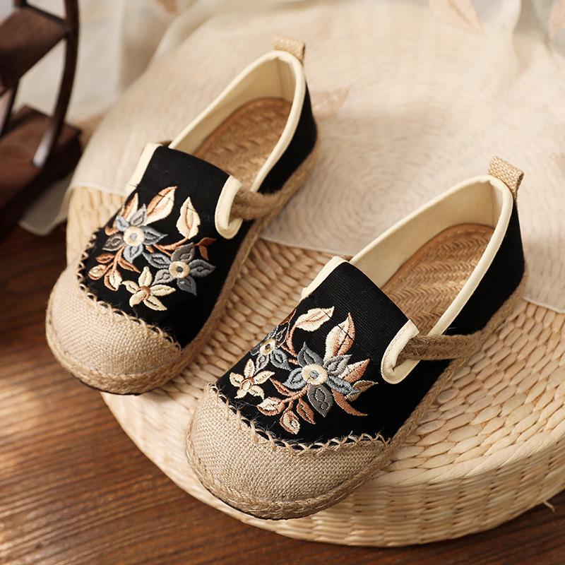 2025 Handmade Women's Old Beijing Embroidered Cloth Shoes with Soft Sole & Hemp Edge, Ethnic Low-Cut Style
