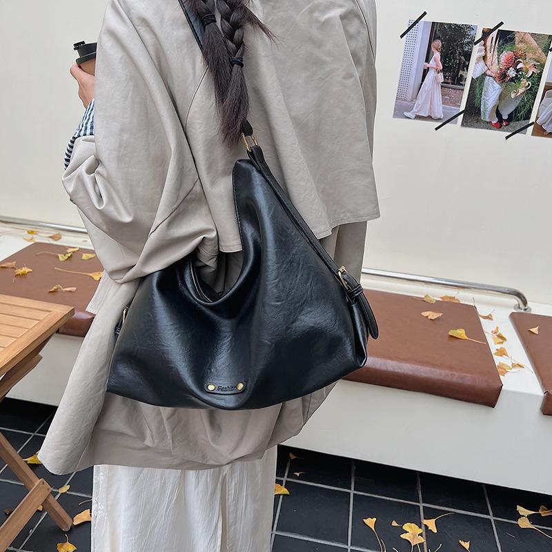 Premium sense retro large-capacity bag women's 2025 new fashion commuter shoulder messenger bag tote bag bucket bag