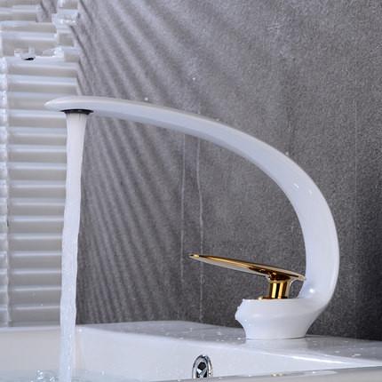 Basin Faucet Bathroom Single Lever faucets Hot and Cold Single Hole Water Tap Basin Faucet Mixer Taps Gold Black
