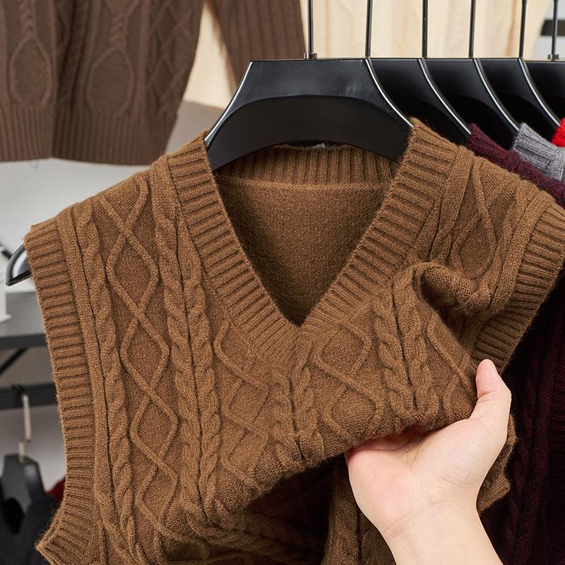 

Men s Slim Fit Knit V-Neck Cardigan: Chunky Sweater Vest for Autumn/Winter Warmth Extra Large