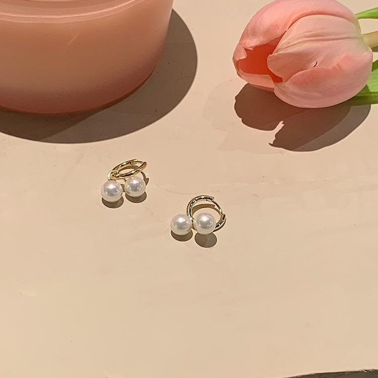 High-End French Retro Pearl Pendant Earrings: Elegant, Versatile Hoops for Women