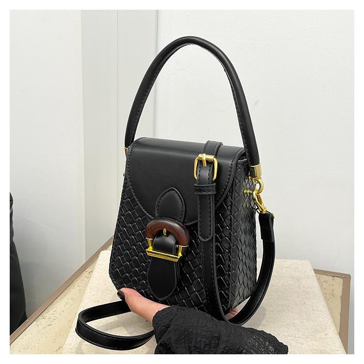 

Mobile phone bag crossbody 2024 new fashion niche design portable small square bag popular mobile phone bag чорний