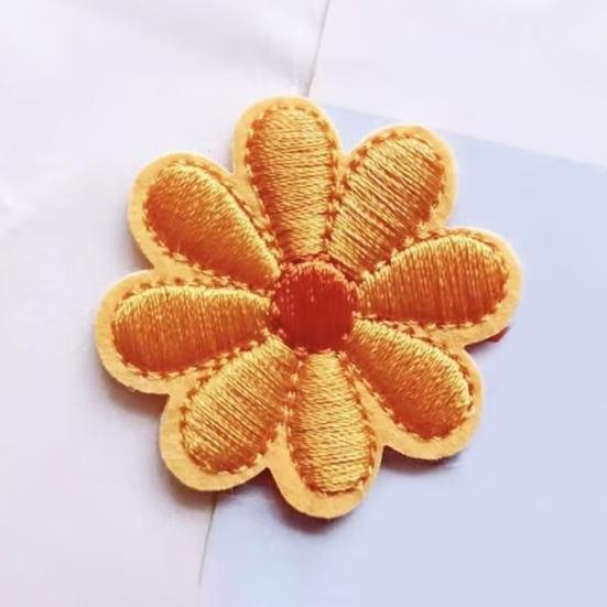 12Pcs Iron-on Flower Patches Cute Embroidered Daisy Applique Sew on Flower Applique for Clothing Jackets Bags Hats Jeans DIY Repair Decoration