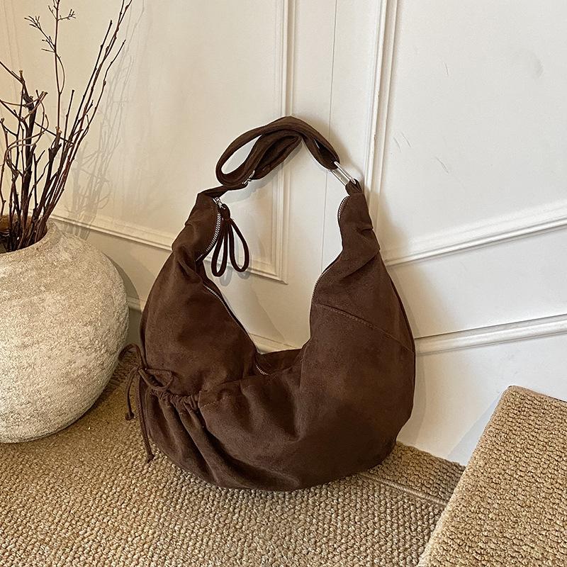 

Lazy wind dumpling bag women s large-capacity trend 2025 autumn new fashion simple commuter shoulder messenger bag