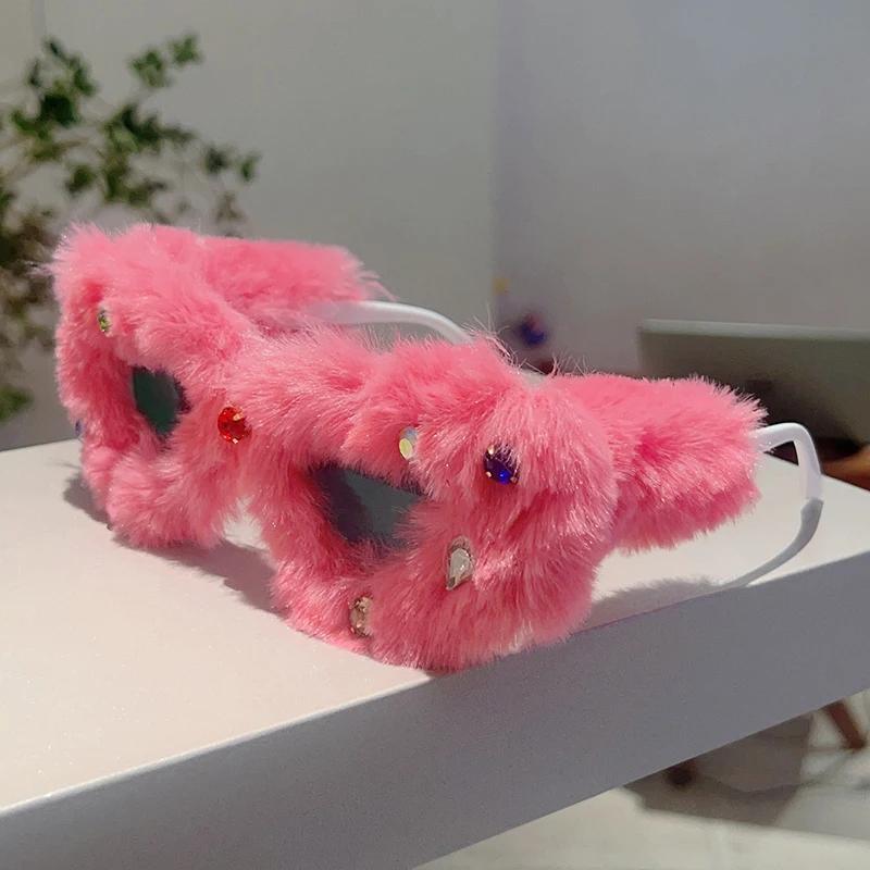 

KAMMPT Furry Cat Eye Sunglasses with Rhinestones Women 2024 New Original Gradient Winter Shades Trendy Chic Outdoor Sun Glasses as picture shows