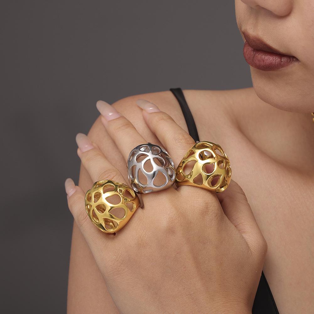 Qiong Yao 18K Gold-Plated Stainless Steel Hollow Statement Ring with Smooth Surface