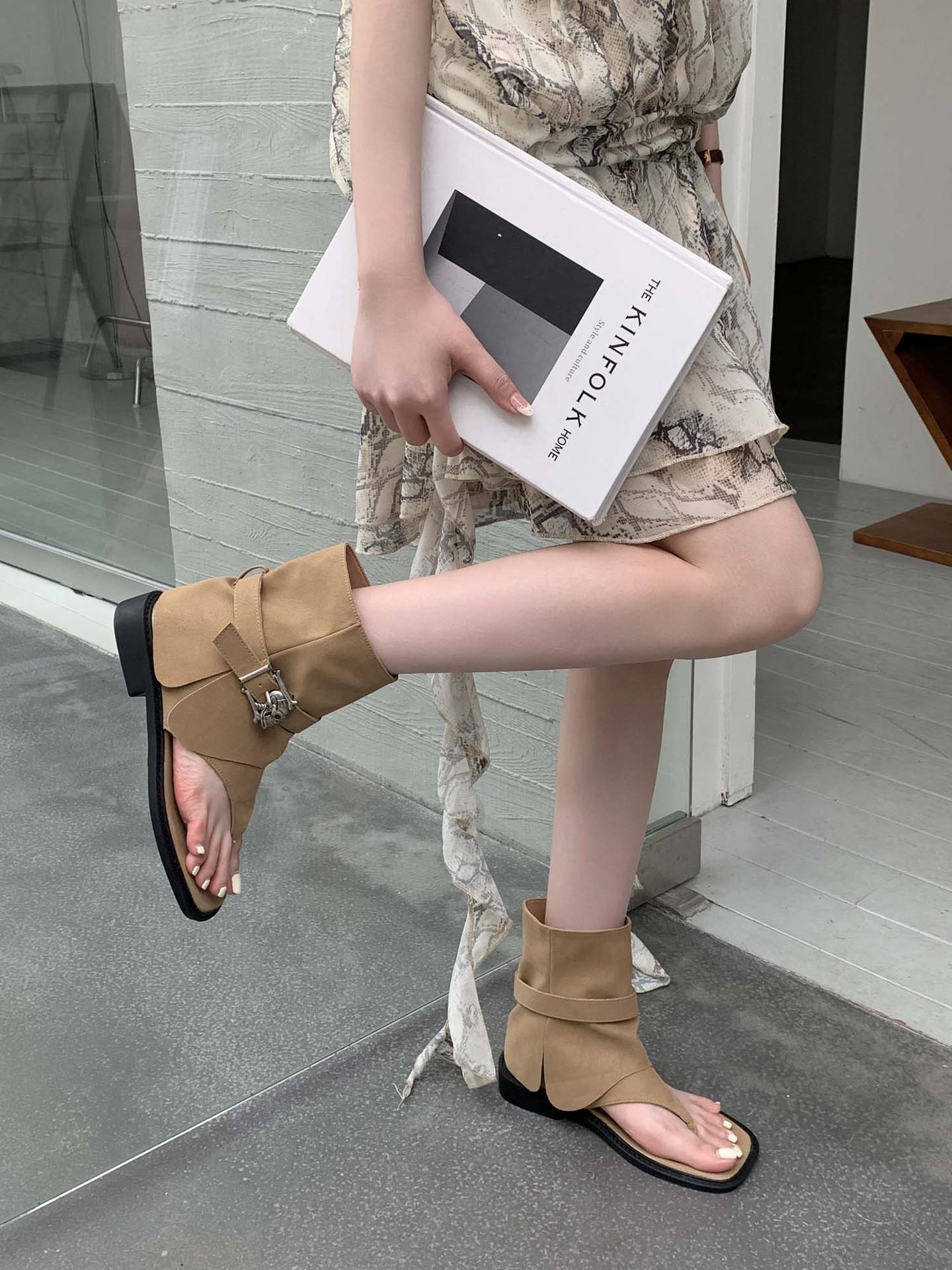 

Korean version 2025 summer new herringbone pinch foot cool boots women s versatile casual fashion short boots breathable Roman sandals women s tide 39 хаки