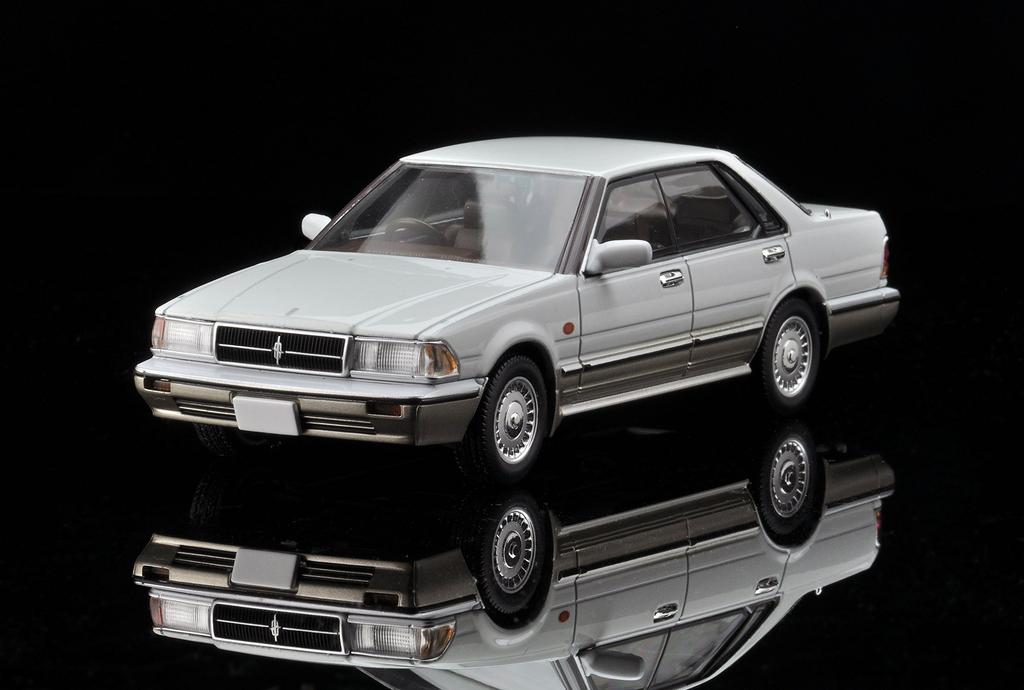 Tomica Limited Vintage Neo scale model Cedric V30 Turbo Brougham VIP 1/43 TLV-N43-24a (White/Beige)