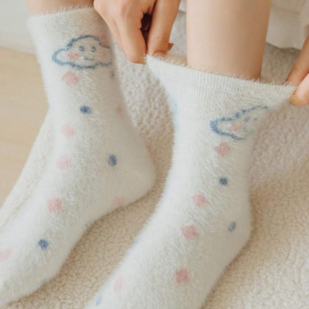 5 Pairs Women Warm Plush Heart-Shaped Printed Thick Mid Tube Socks Suitable Autumn Winter Wear Sweat Absorbing Casual Socks