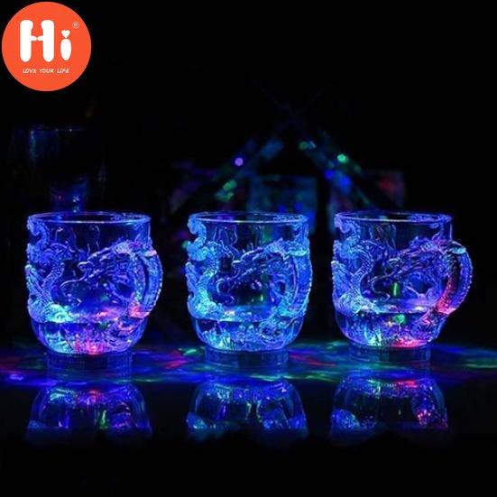 Hei LED Blinkende Fargeendring Vannaktivert Light Up Dragon Øl Whisky Cup Krus