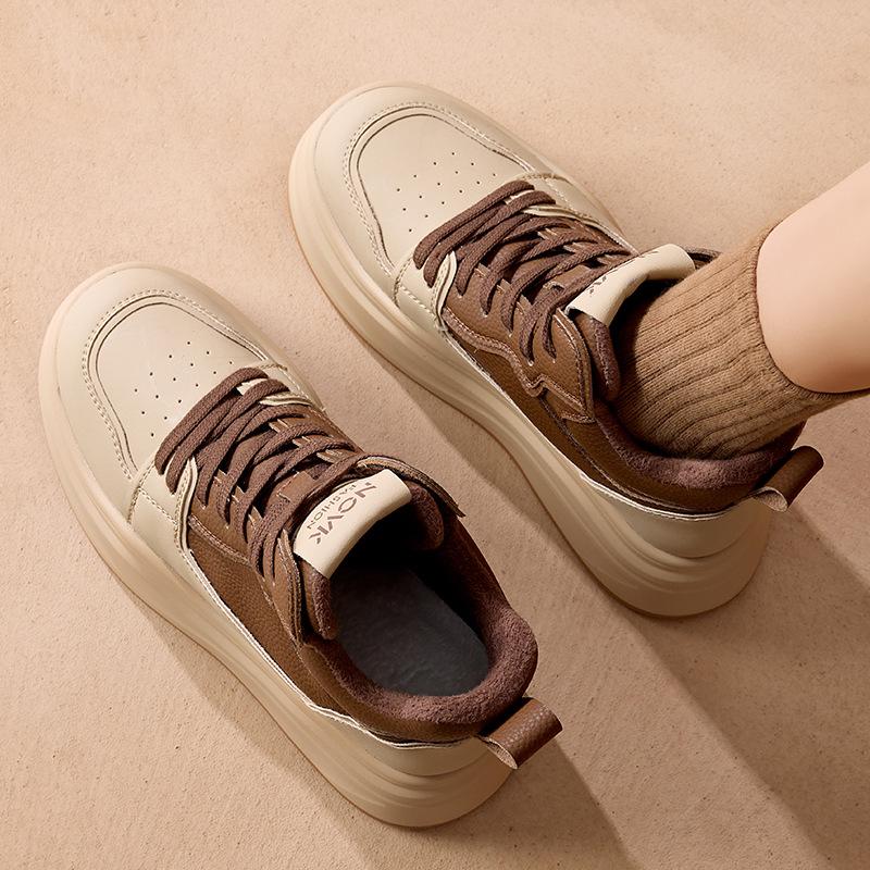 

2024 new winter women s shoes with an inner height of 8 cm on the flat sole. Casual shoes with thick soles and high tops are versatile for children. 34 белый