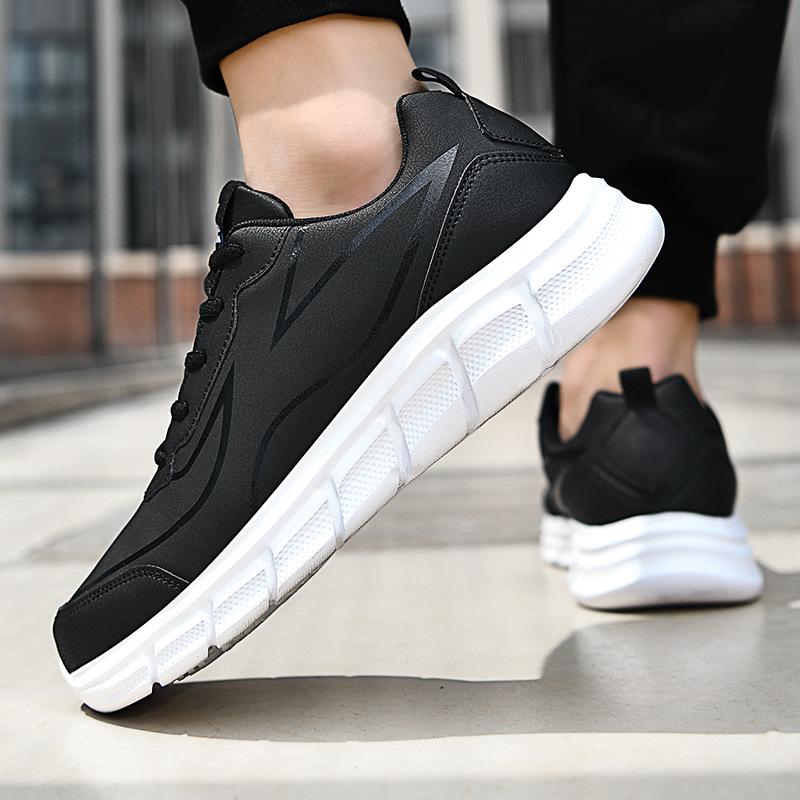 Large size black sports and leisure running shoes 2025 autumn and winter new leather lightweight velvet warm men's shoes