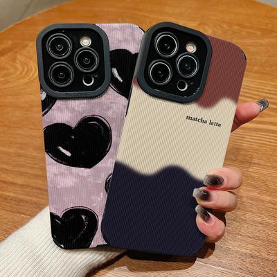 Vertikal genarbtes Lederhülle Liebes-Druckmuster Stoßfestes Weiches Silikon-Case mit Kameraobjektiv Vollschutz für iPhone