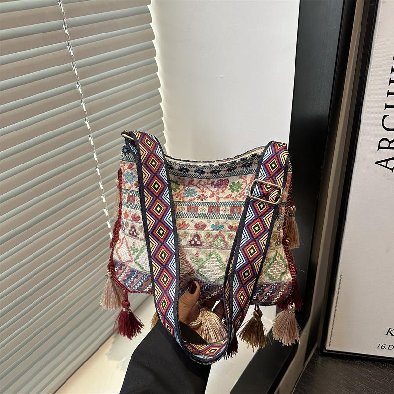 Bohemian Tassel Shoulder Bag for Women Fashion Ethnic Style Crossbody Tote Purse