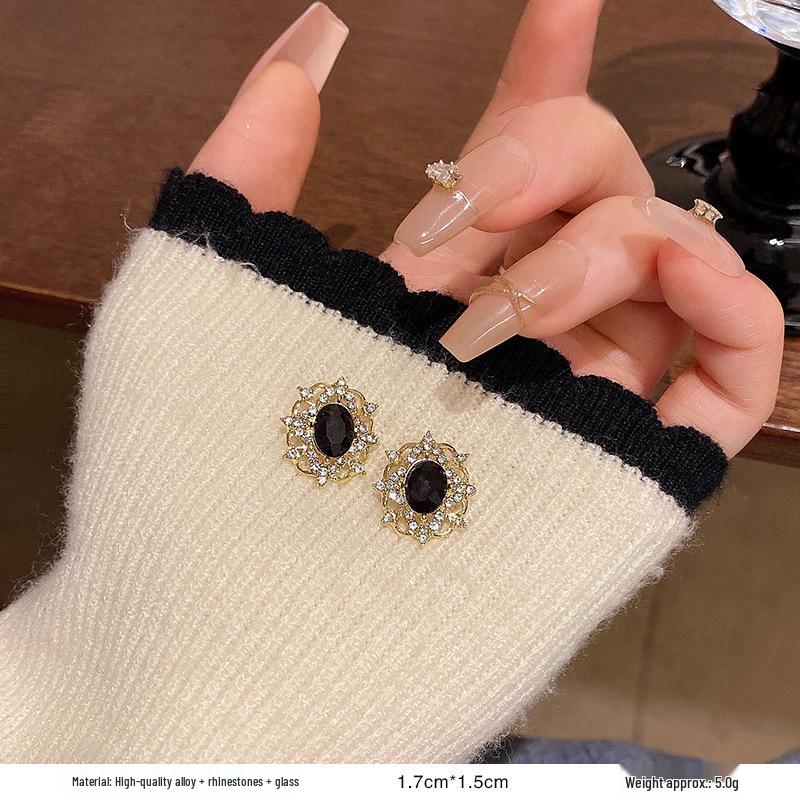French Retro Pearl Plaid Earrings: Luxury Korean Studs for Women