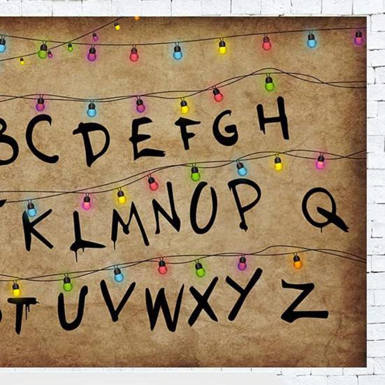 Sfondo Alfabeto Rustico Retro Colorato Alfabeto con Luci a Stringa Tema Sottosopra Oggetti di Scena per Foto per Halloween Forniture per Feste di Compleanno