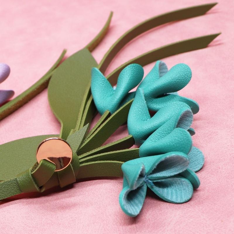 Upscale PU Leather Simulated Osmanthus Keychain; Elegant Bag Pendant; Artificial Floral Backpack Decor; Ideal Gift.