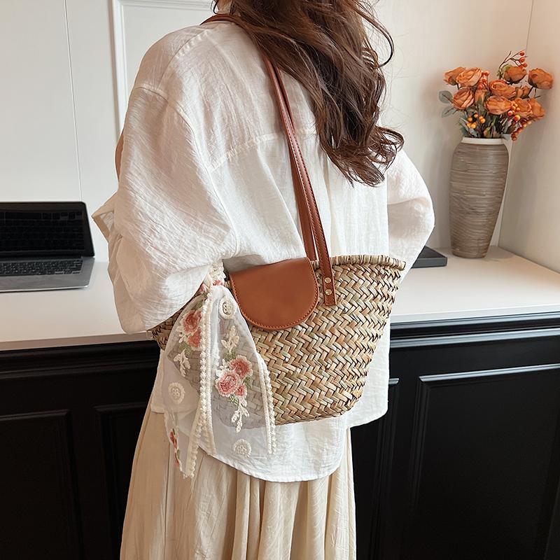 Kleine Stroh-Umhängetaschen mit Banddesign für Damen 2026 Mode Sommer-Umhängetaschen Damen Reise-Handtaschen Damen Gewebte Strandtasche