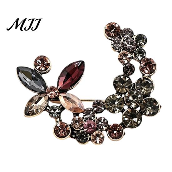Wreath Lapel Pin Vintage Flower Brooch Pin, Floral with Colorful Daily Wear Jewelry Rhinestones, Accessory for Clothing Dress Coat Bags Scarves