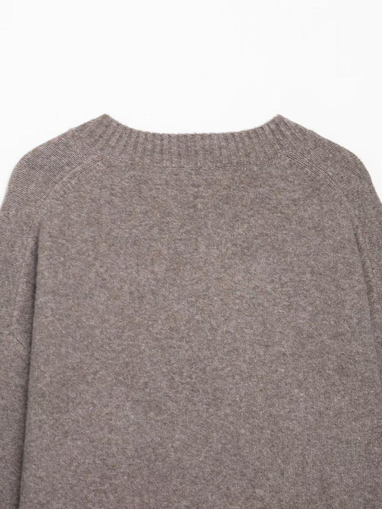 European & American Fashion Casual V-neck Soft Knitted Sweater
