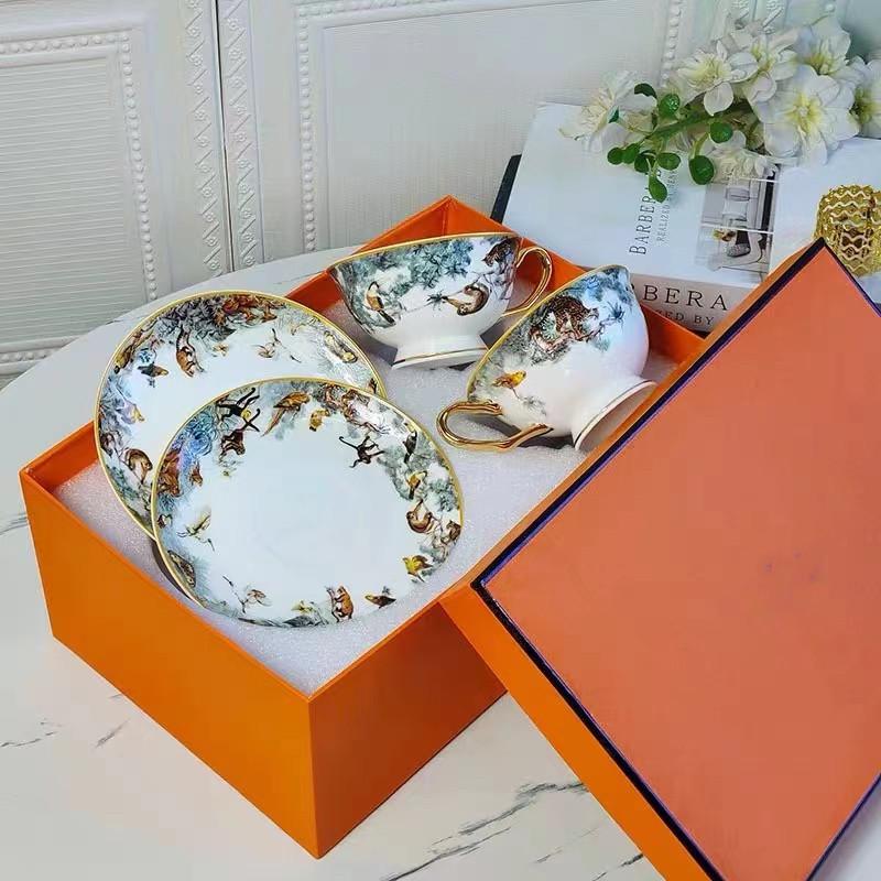 

European Bone China Dinnerware Set: Four-Piece Retro Jungle Design with Large and Small Plates, Cup, and Saucer