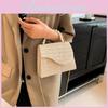 Chic Summer Woven Handbag For Women Featuring Elegant Pearl Detailing In Khaki