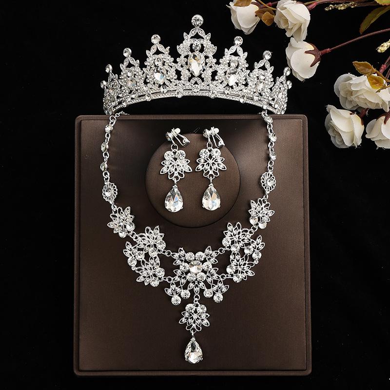 Ensemble Nuptial Féerique: Couronne, Collier & Boucles d'oreilles – Parfait pour un Mariage ou un Anniversaire
