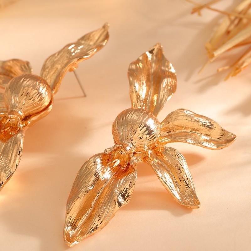 Vintage Floral Earrings Women Bold Asymmetrical Statement Jewelry In Gold Zinc Alloy