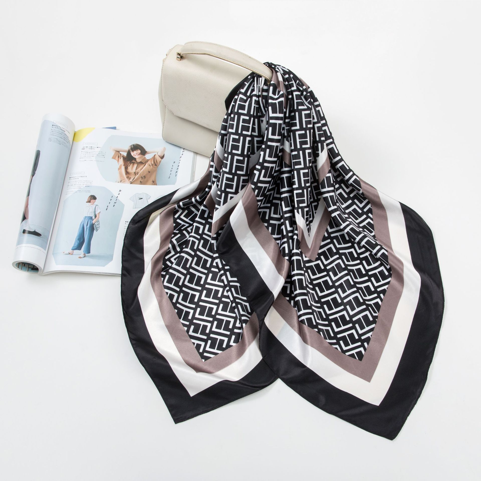 

Большой квадратный шарф из искусственного шелка 90 см. Шелковый шарф женский. Новинка 2024 года. Весенние и осенние модели зарубежной модной рубашки. Большой квадратный шарф. Материнский шарф. 90x90cm