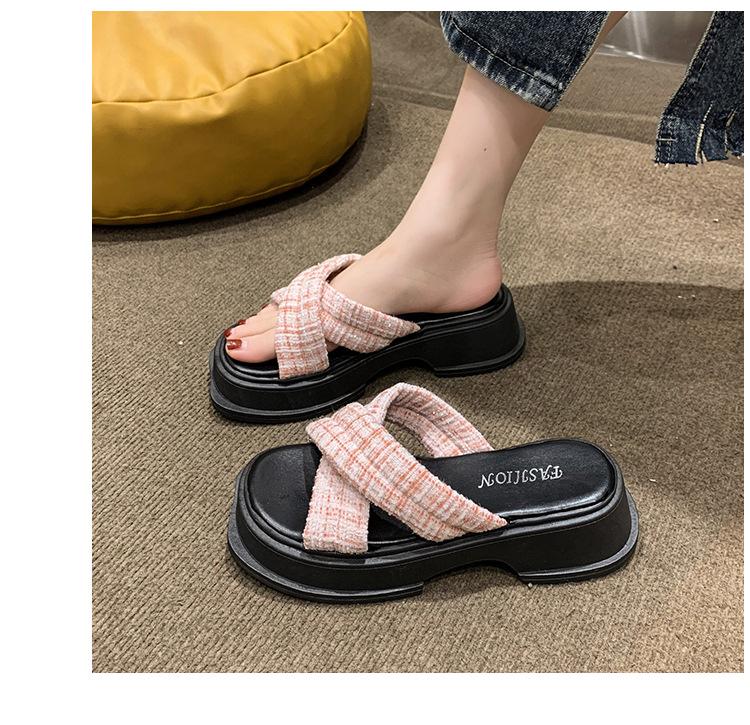 New Thick Soled Flip-flops for Women Retro Square Head Fashion Women Wearing Beach Shoes