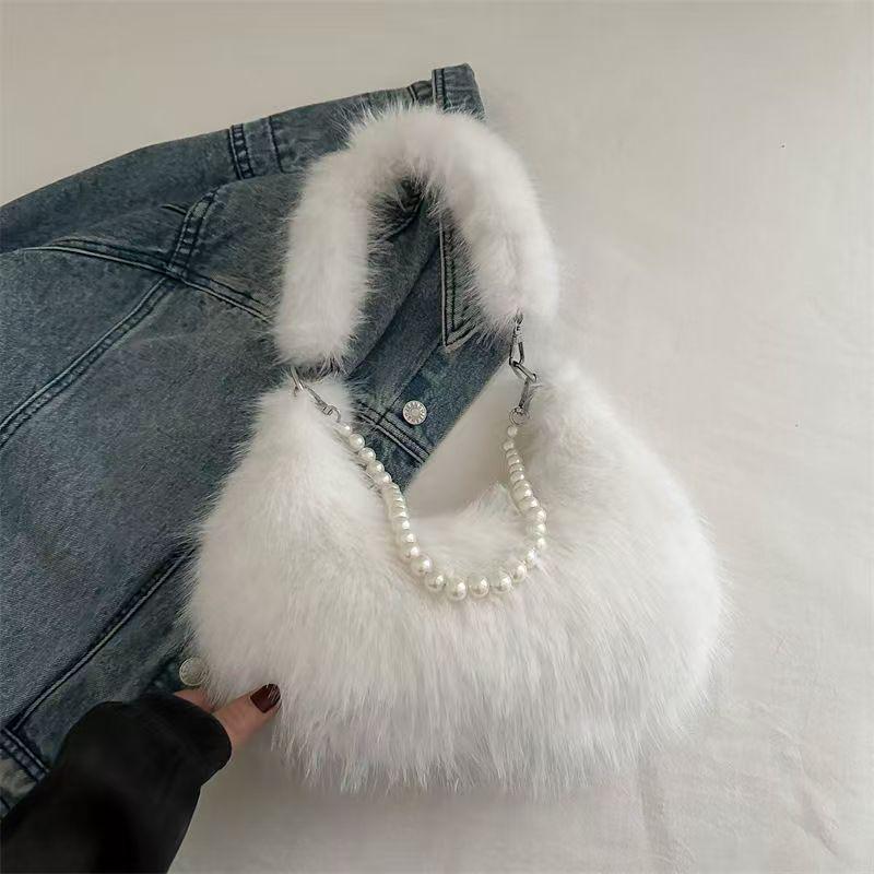 

Korean Style Plush Pearl Chain Handbag: Versatile Women s Furry Crossbody & Shoulder Bag