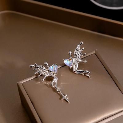 Flickornas Favorit Ovanliga Hip Hop Örhängen Glittrande Hjärta Zirkon Kopparfärg Ängelform Hängande Örhänge Personlighet Mode Zirkon