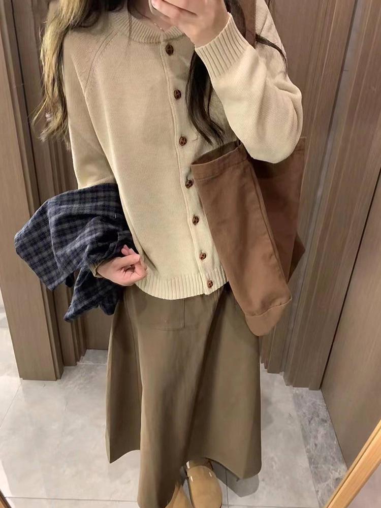 Japanisches Mori Girl Retro Karoweste, Aprikosenfarbene Strickjacke und Midirock-Set für Studentinnen