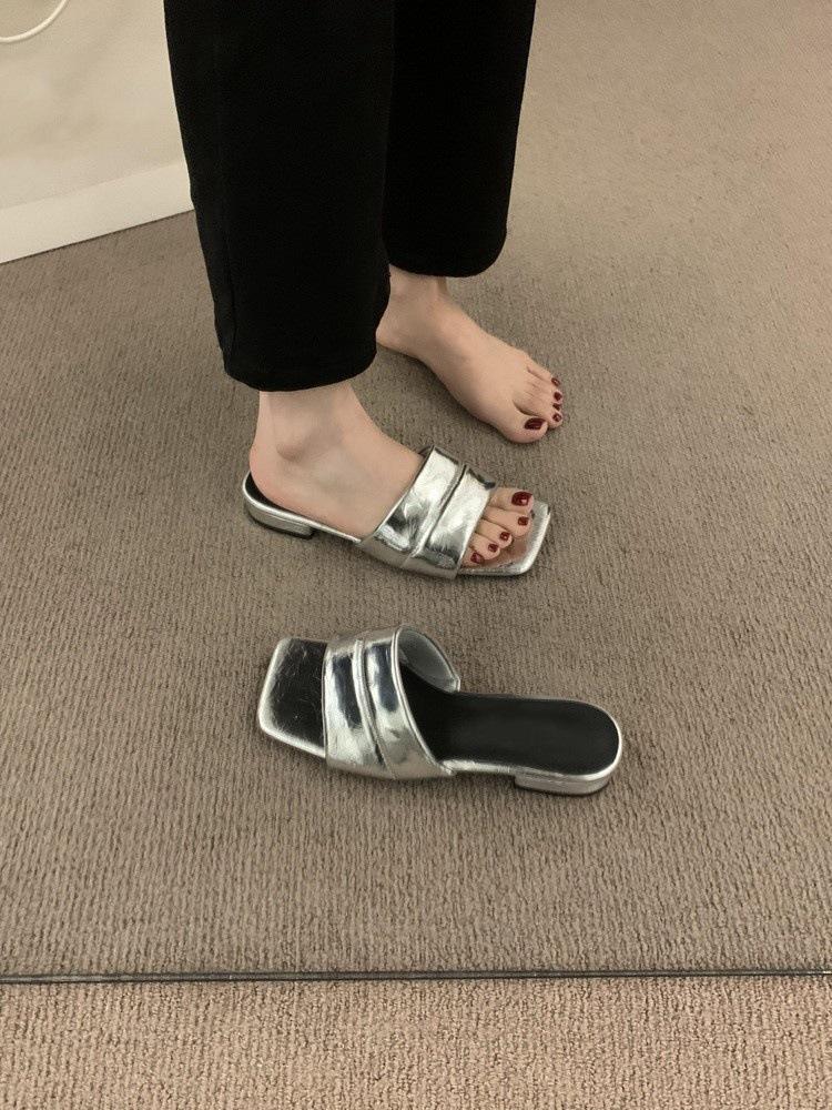 

Open-toed square head one-word slippers for women s summer wear with skirts, beautiful burst silver flat sandals 35 серебряный