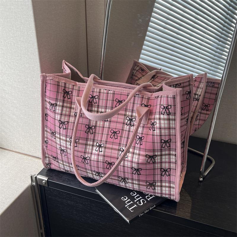 

Повсякденна картата сумка великої місткості жіноча 2024 осінь і зима нова модна ретро сумка через плече клас для приміської сумки рожевий