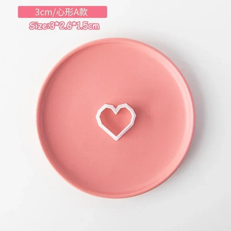 

Mini Geometric Heart Shape Biscuit Mold Valentine s Day Love Heart Cutting Die Fondant Cookie Cutter Cake Decorating Baking Tool