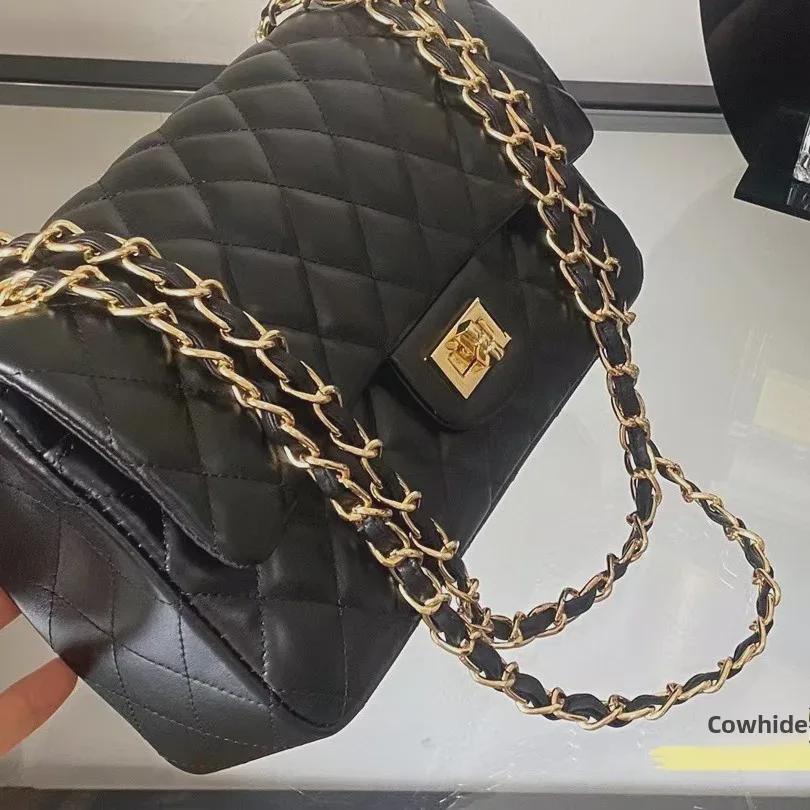 2023 Xiaoxiang Hand- und Schulter-Umhängetasche – Echtes Rindsleder mit Schaffell-Imitation, verschleißfest, goldene Schnalle, silberne Details.