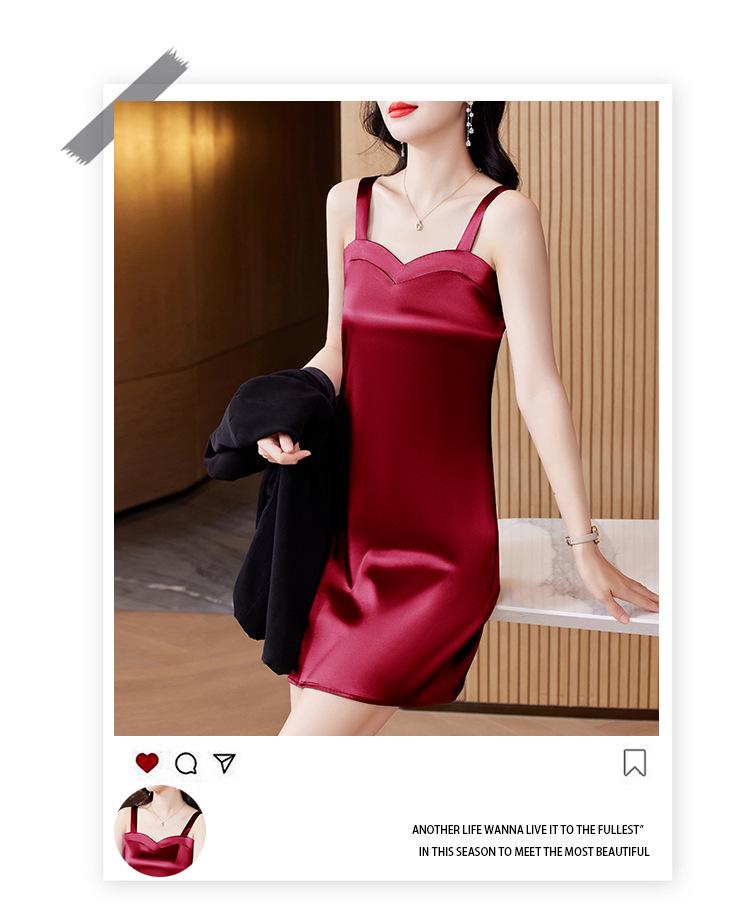 Dámské saténové camisole šaty na jaro/léto 2024 - francouzský design