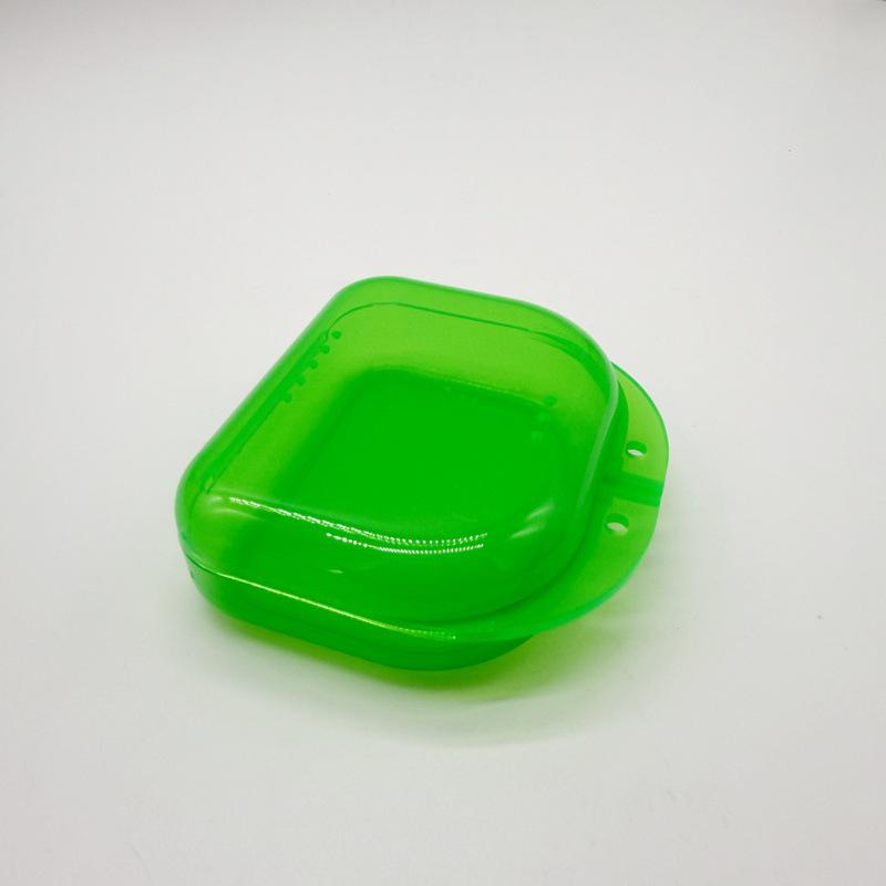 

Compact Dental Retainer & Mouthguard Box with Ventilation Holes for Storage & Cleaning зелений/прозорий