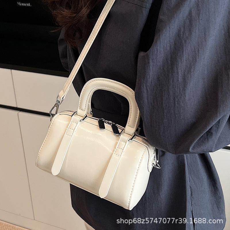 Premium Super Fire Small Bag Women 2025 New Fashion Versatile Messenger Bag Fashion Explosion Portable Boston