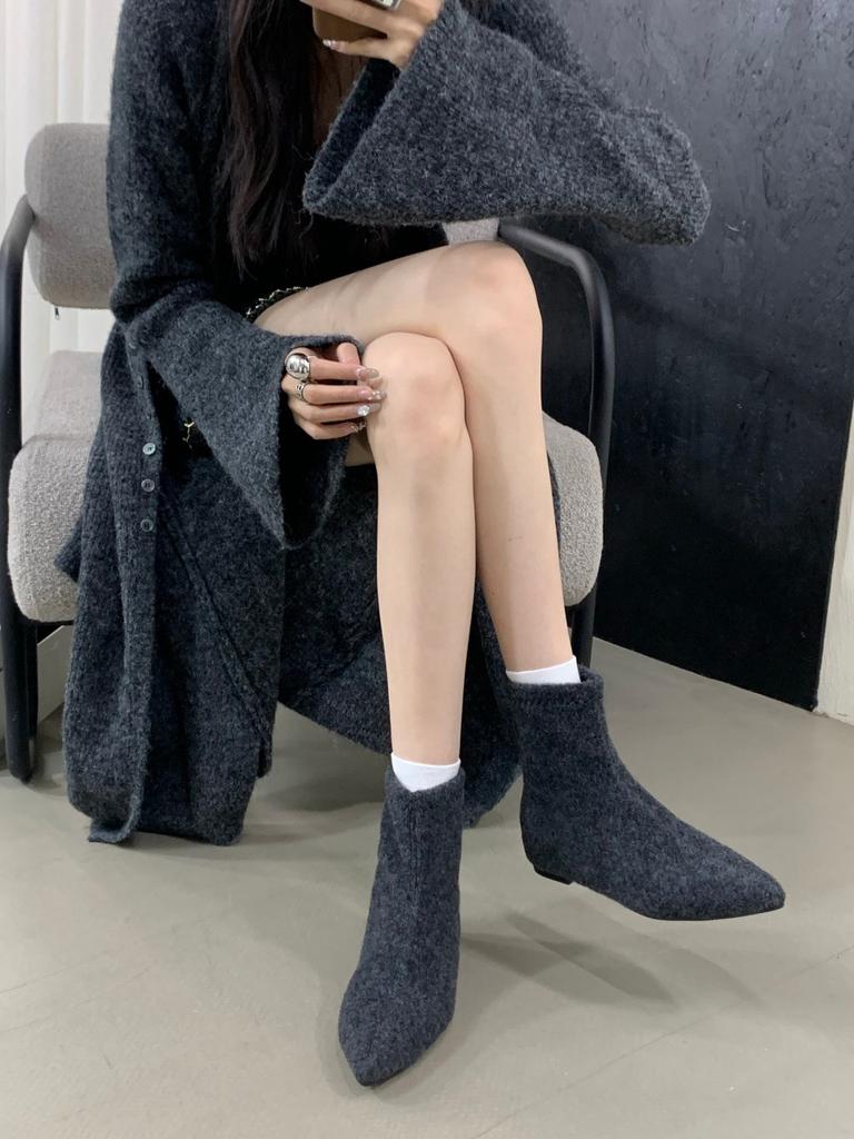 Flat-bottomed French square head short boots women's boots winter 2025 new velvet thin boots