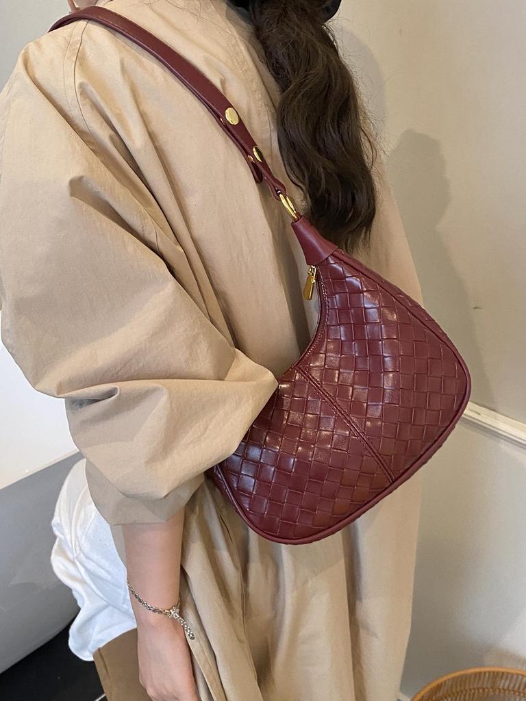2025 Women's Versatile Woven Shoulder Bag - Fashionable Dumpling Style for Commuters