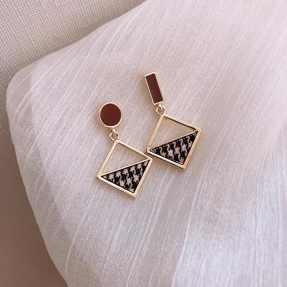 

Серьги Silver Needle Tide Light Luxury Thousand Bird Grid Асимметричные геометрические серьги-ромбы с масляной каплей Нишевые дизайнерские серьги