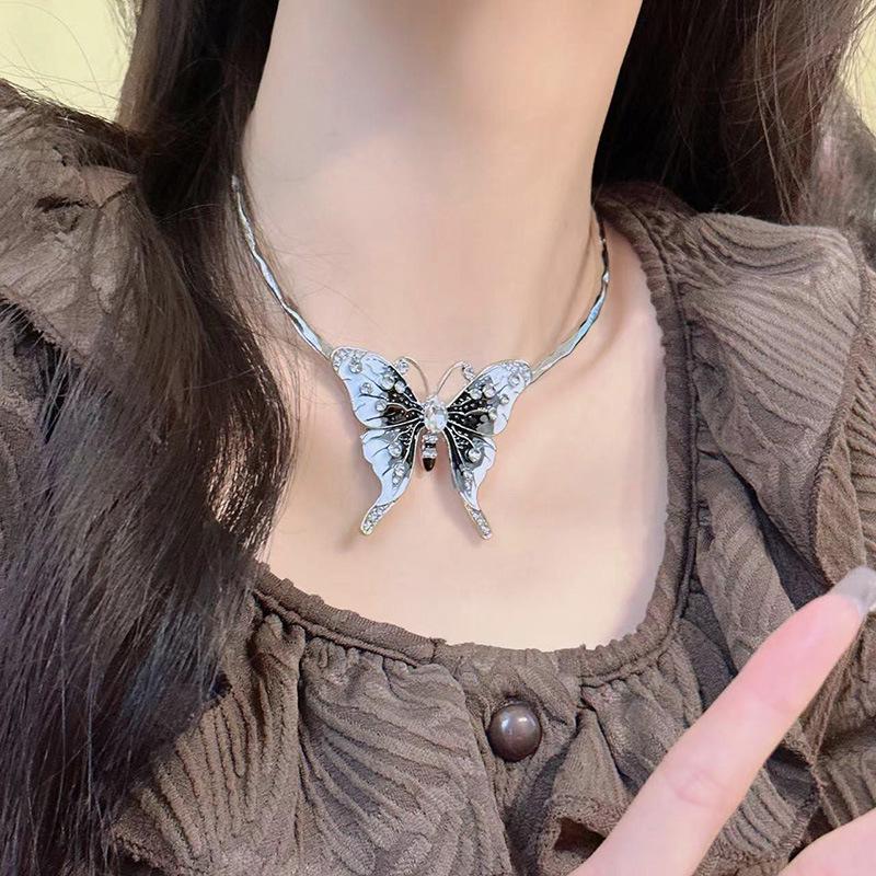 Sweet & Spicy Butterfly Clavicle Necklace - Chic Inlaid Design, Women's Fashion Ins Style