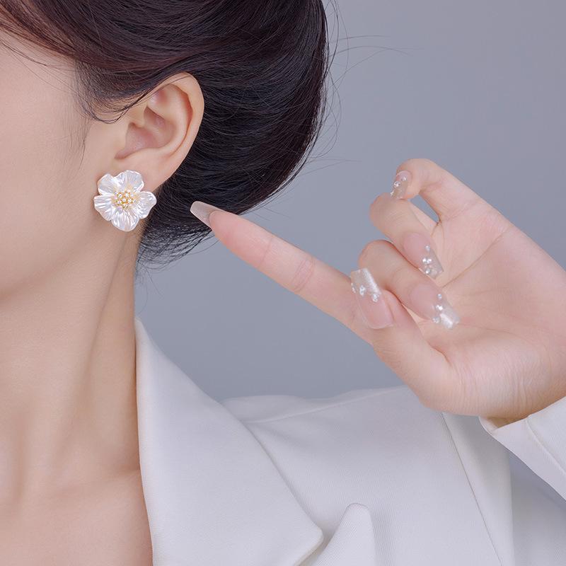 Electroplated Zircon Flower Stud Earrings With Artificial Pearls Elegant Versatile High-End Earrings