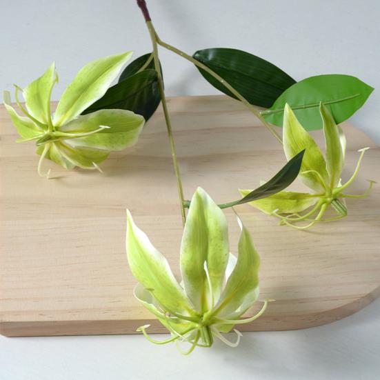 Artifical Lily Flower with 3 Heads Full Bloom And Leaves Long Stem Faux