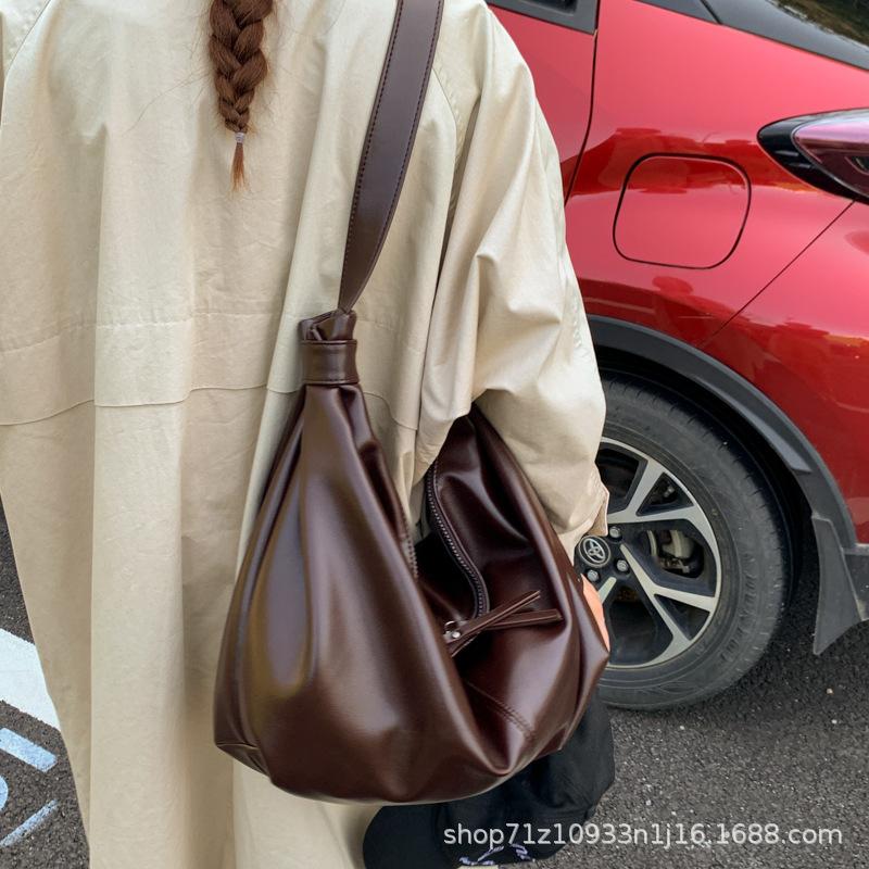 Korean version of fashion commuter bag women's 2025 new large-capacity simple casual shoulder bag high-end versatile messenger bag