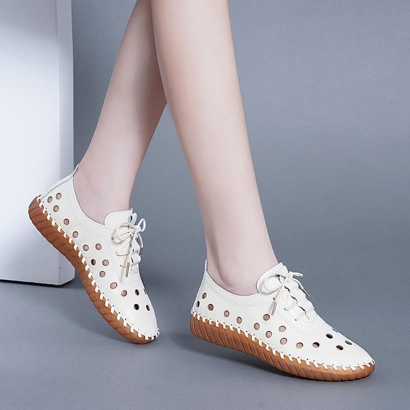 Weiche Leder-Ausstanz-Damenschuhe, Sandalen mit Gummisohle, Flache Freizeitschuhe, Schuhe für die Mitte des Lebens mit weicher Sohle
